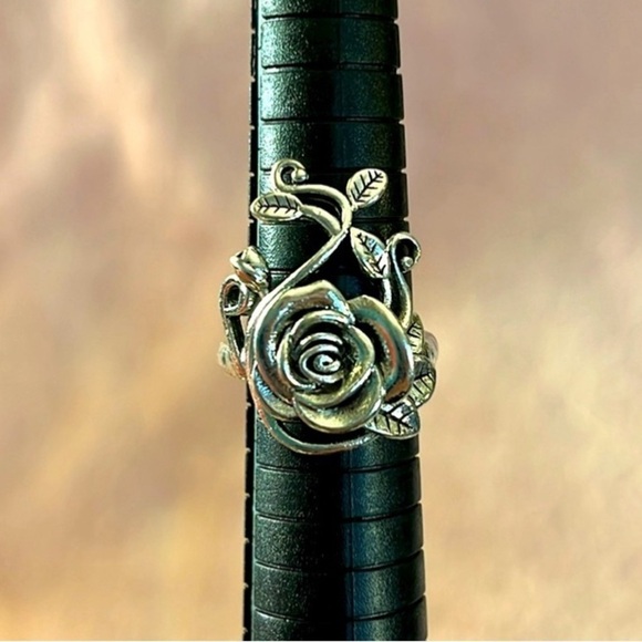 Size 7 Rose Statement Ring - Picture 3 of 7